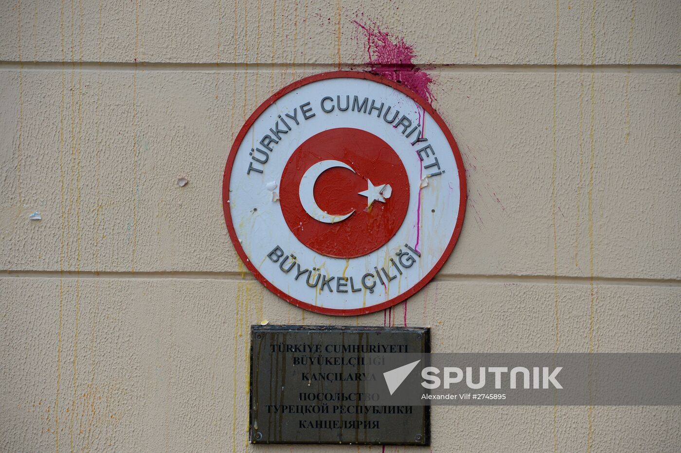 Protests in Moscow against Turkish Air Forces' actions