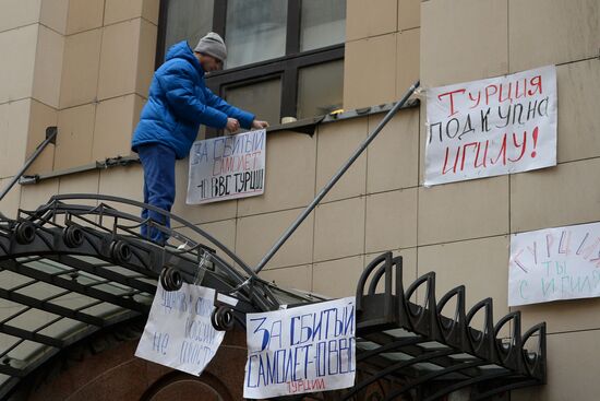 Protests in Moscow against Turkish Air Forces' actions
