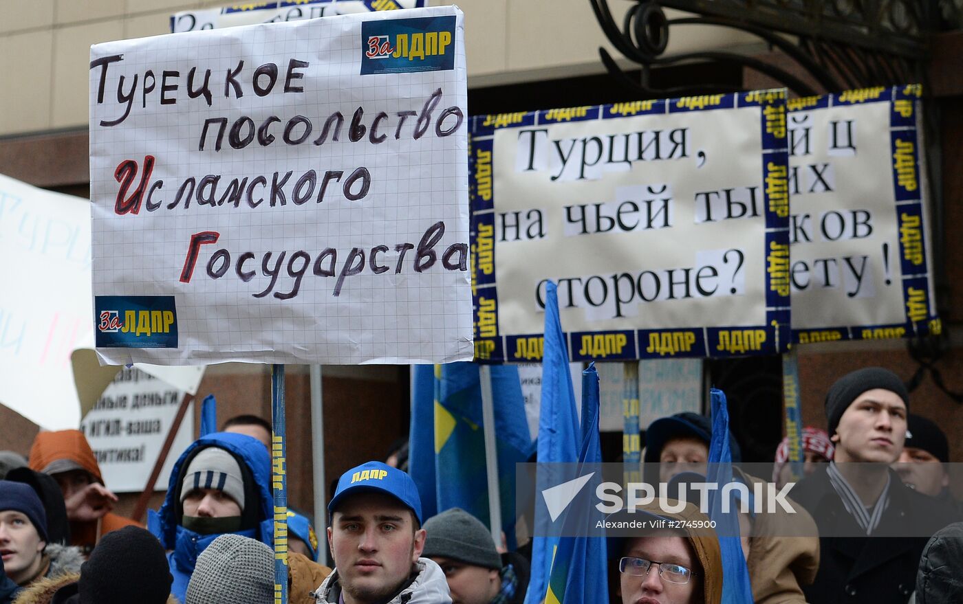 Protests in Moscow against Turkish Air Forces' actions