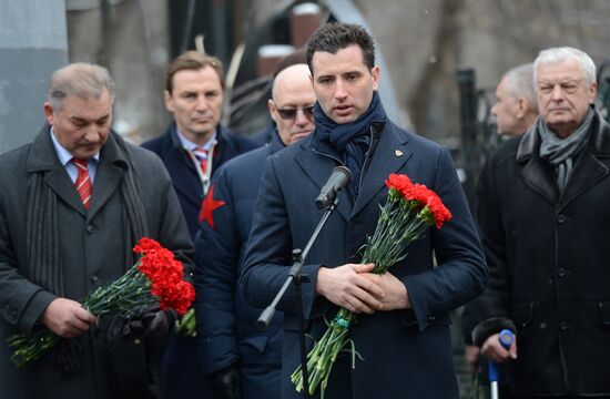 Unveiling memorial for outstanding ice hockey coach Viktor Tikhonov