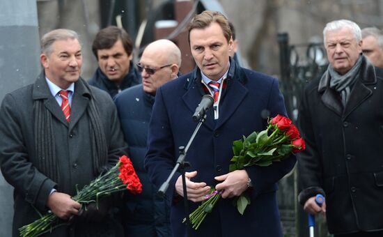 Unveiling memorial for outstanding ice hockey coach Viktor Tikhonov