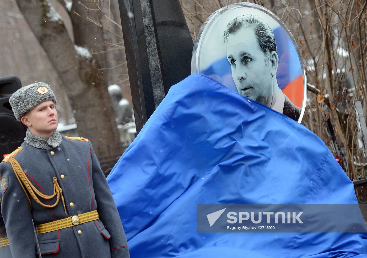 Unveiling memorial for outstanding ice hockey coach Viktor Tikhonov