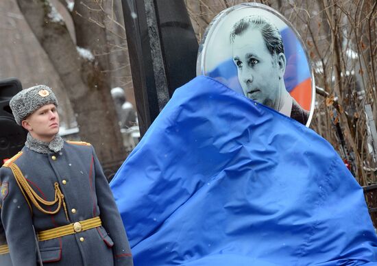 Unveiling memorial for outstanding ice hockey coach Viktor Tikhonov