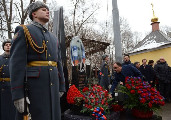 Unveiling memorial for outstanding ice hockey coach Viktor Tikhonov