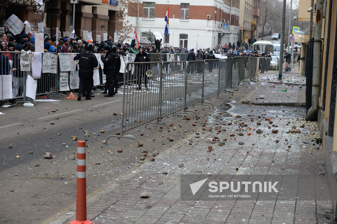 Protests in Moscow against Turkish Air Forces' actions