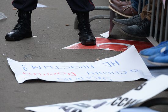 Protests in Moscow against Turkish Air Forces' actions