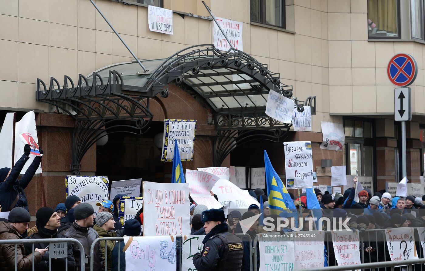 Protests in Moscow against Turkish Air Forces' actions
