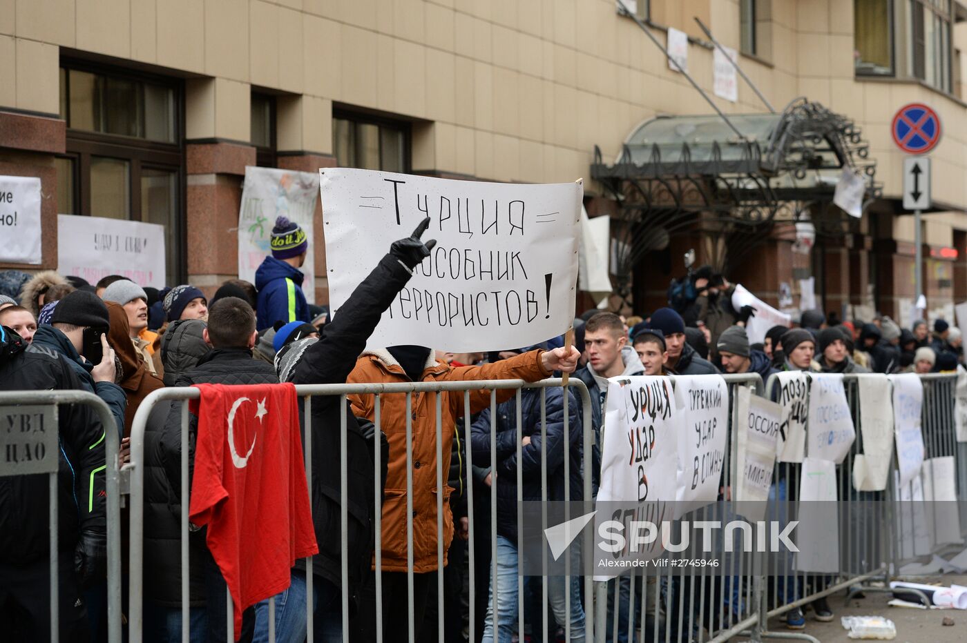 Protests in Moscow against Turkish Air Forces' actions