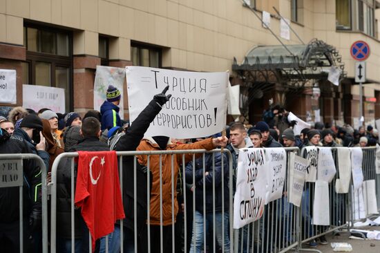 Protests in Moscow against Turkish Air Forces' actions