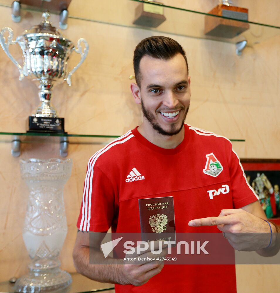 FC Lokomotiv goalie Guilherme issued Russian passport