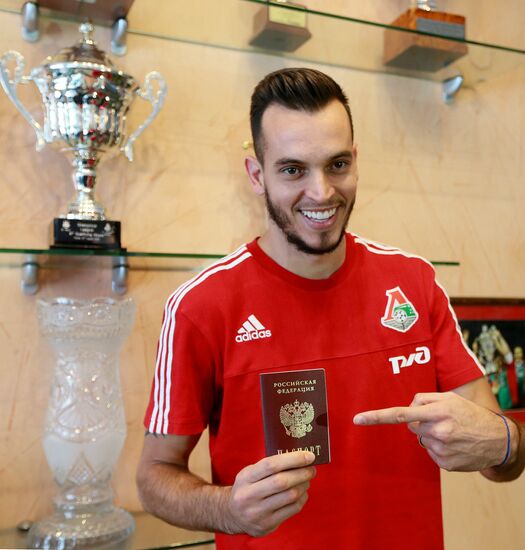 FC Lokomotiv goalie Guilherme issued Russian passport