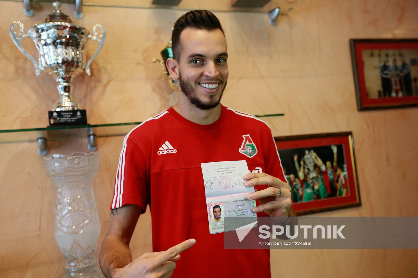 FC Lokomotiv goalie Guilherme issued Russian passport