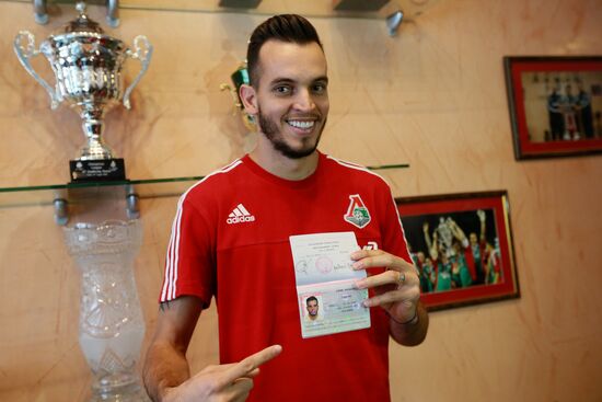 FC Lokomotiv goalie Guilherme issued Russian passport