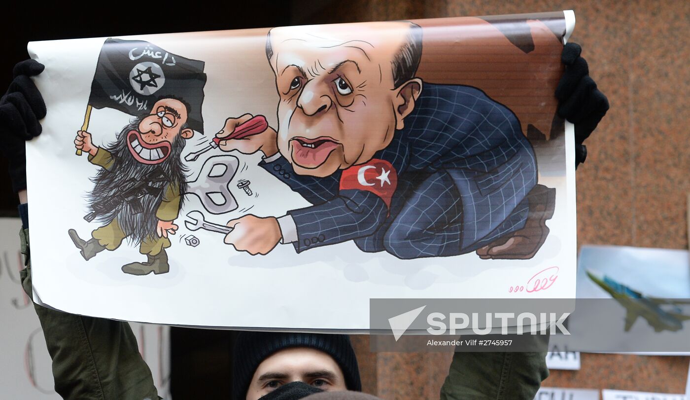 Muscovites protest against Turkish Air Forces' actions