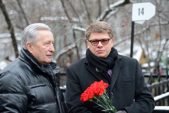Unveiling memorial for outstanding ice hockey coach Viktor Tikhonov