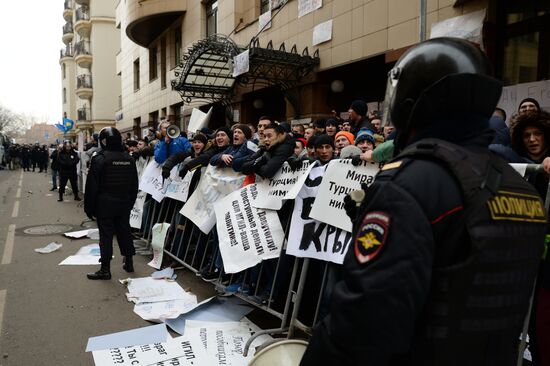 Muscovites protest against Turkish Air Forces' actions