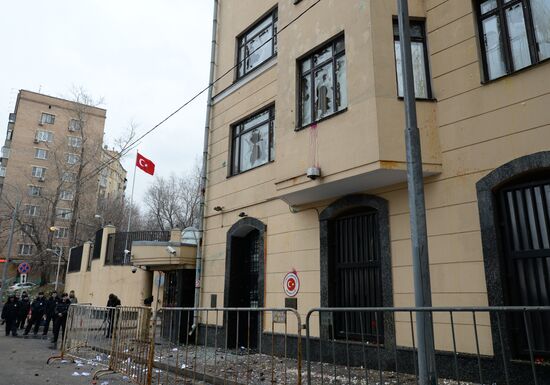 Muscovites protest against Turkish Air Forces' actions