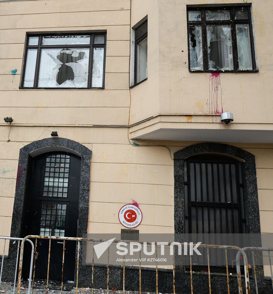 Muscovites protest against Turkish Air Forces' actions