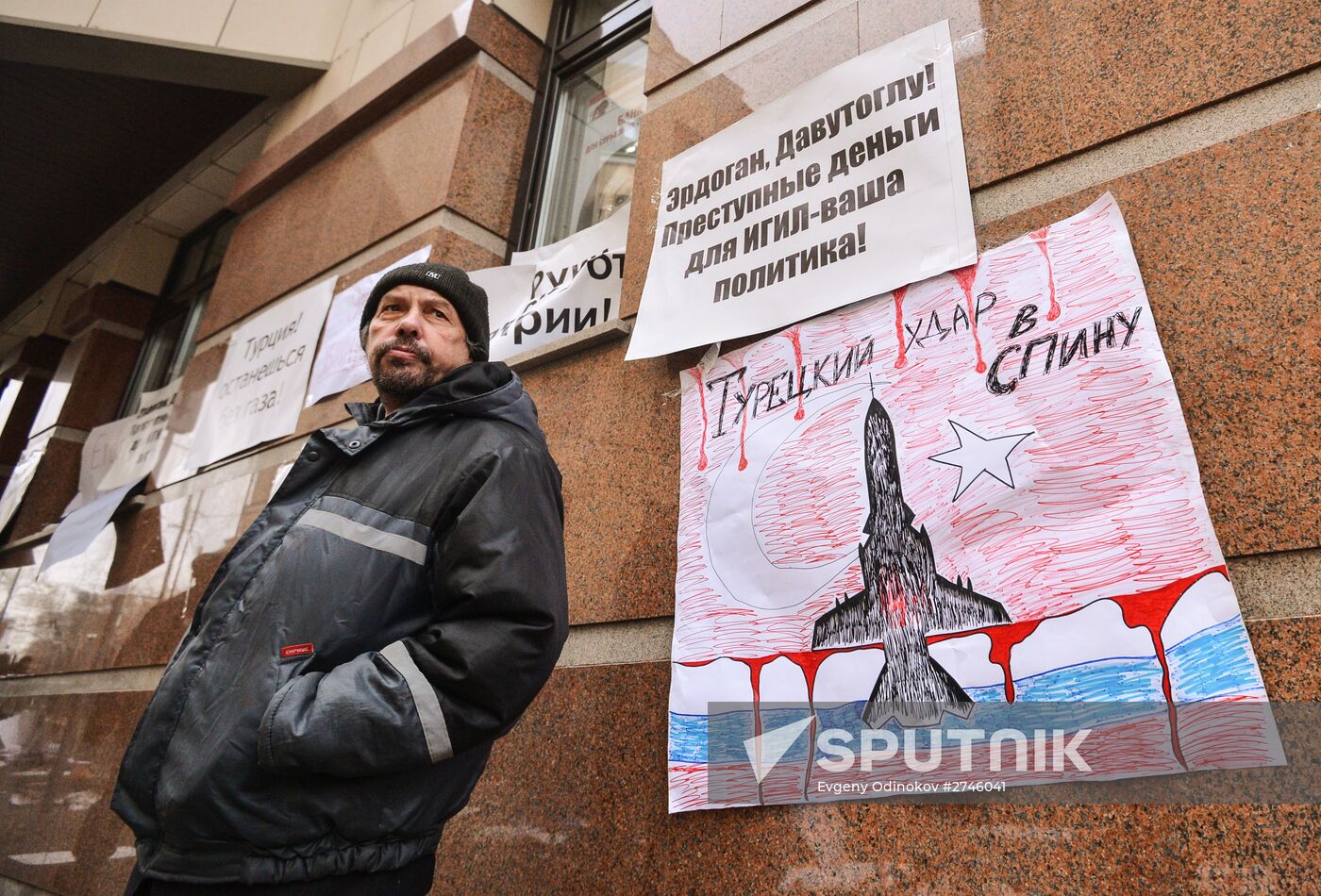 Muscovites protest against Turkish Air Forces' actions