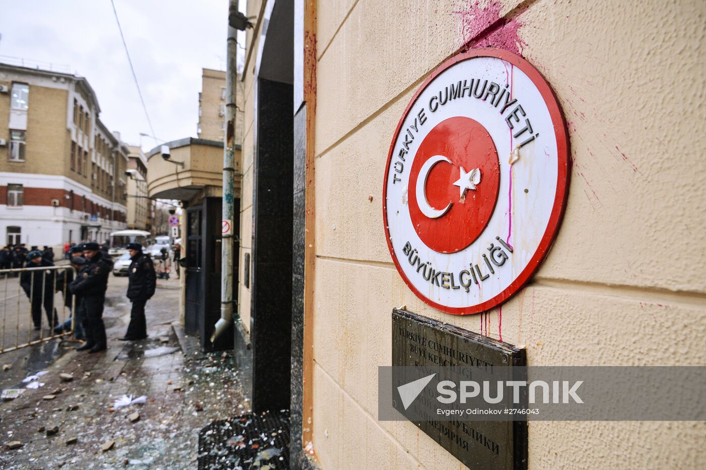 Muscovites protest against Turkish Air Forces' actions