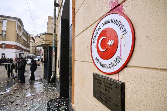 Muscovites protest against Turkish Air Forces' actions