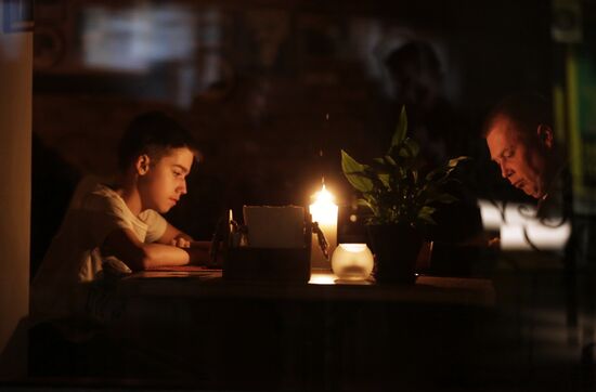 Power outage continues in Crimea