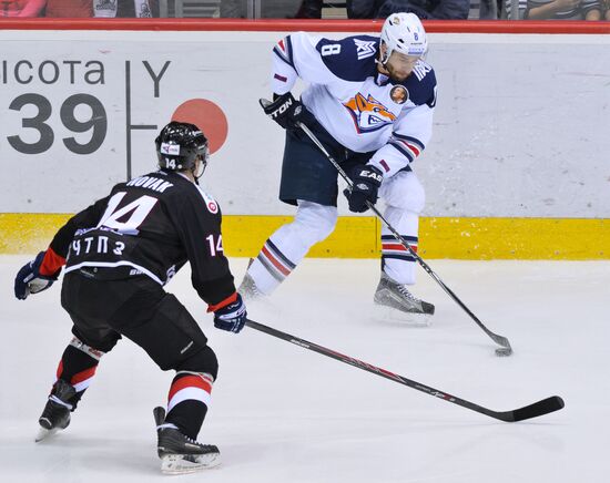 Kontinental Hockey League. Traktor vs. Metallurg Magnitogorsk