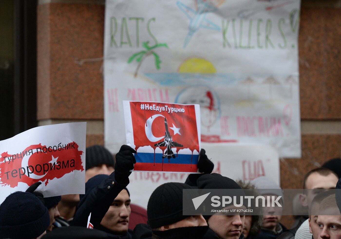 Protests in Moscow against Turkish Air Forces' actions