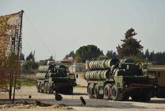 Russia deploys S-400 air defence missile system in Syria