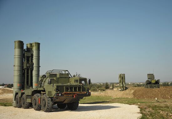 Russia deploys S-400 air defence missile system in Syria