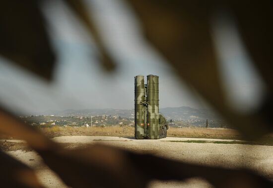 Russia deploys S-400 air defence missile system in Syria