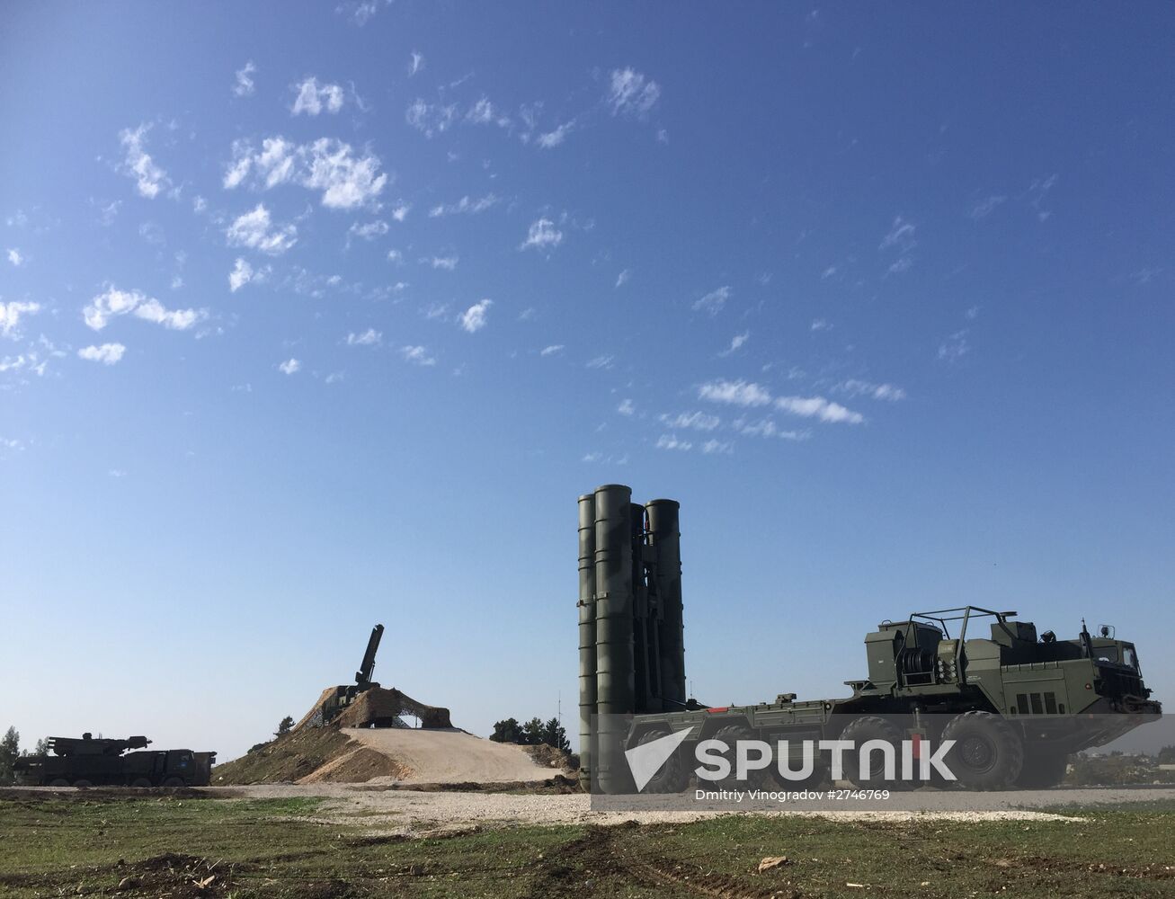Russia deploys S-400 air defence missile system in Syria