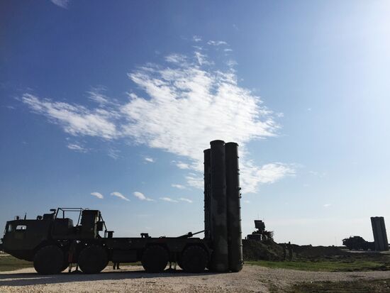 Russia deploys S-400 air defence missile system in Syria