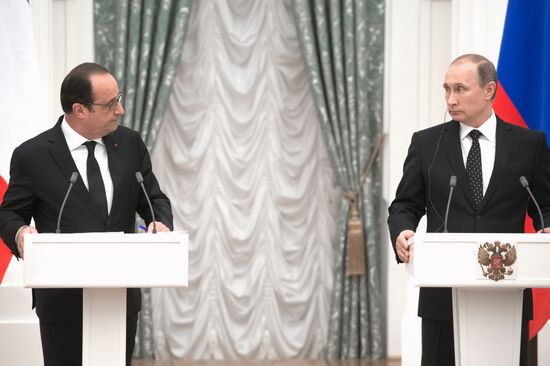 President Putin meets with French President François Hollande