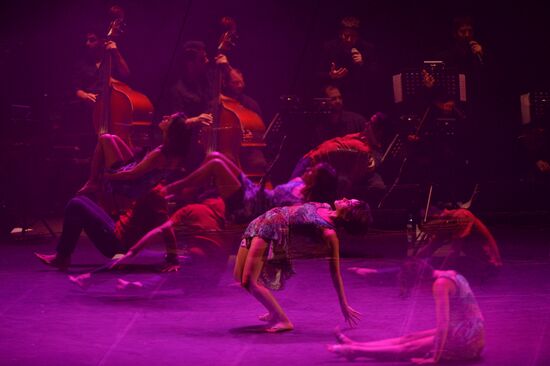 Brenda Angiel Aerial Dance Company show in Moscow
