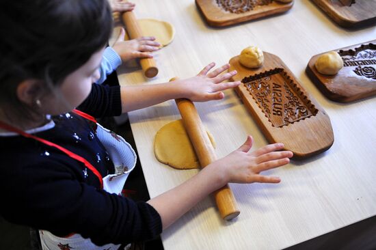 Tula honey-cake production at Honey Traditions factory