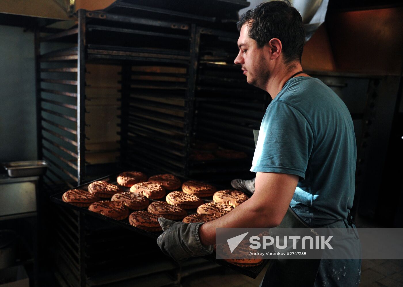 Tula honey-cake production at Honey Traditions factory