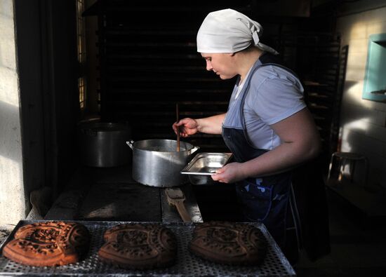 Tula honey-cake production at Honey Traditions factory