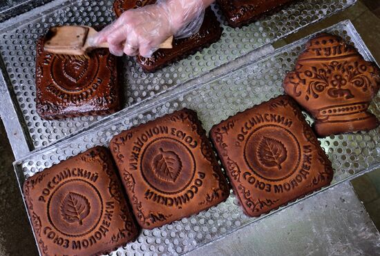 Tula honey-cake production at Honey Traditions factory