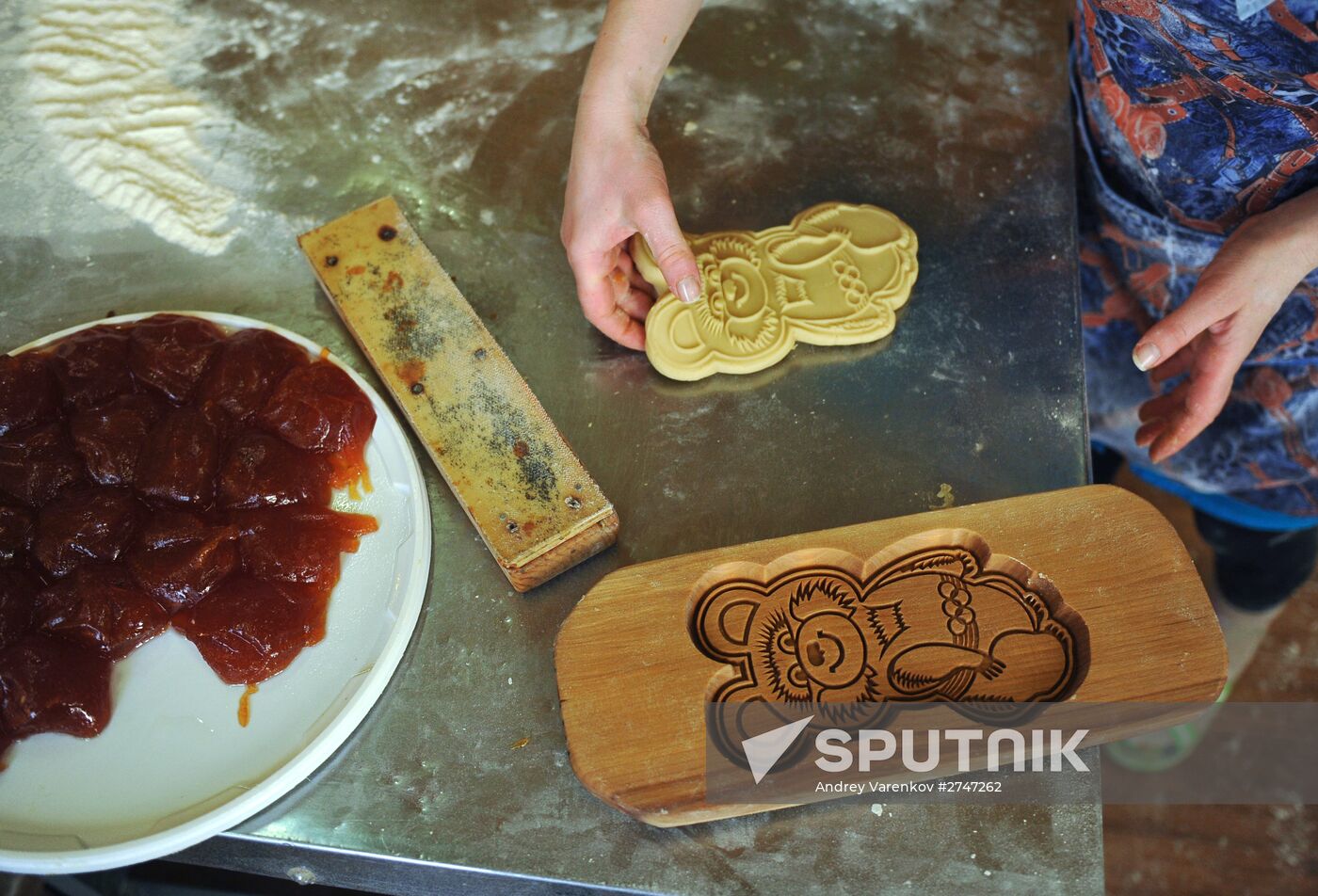 Tula honey-cake production at Honey Traditions factory