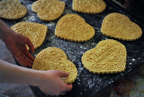 Tula honey-cake production at Honey Traditions factory