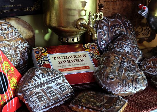 Tula honey-cake production at Honey Traditions factory