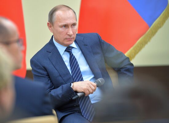 President Vladimir Putin meets with Russian Popular Front leaders