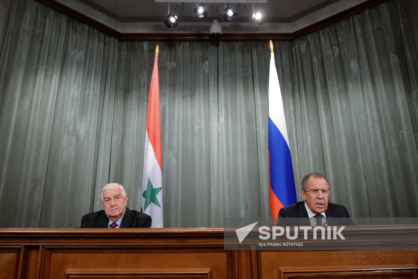 Foreign Minister Sergei Lavrov meets with Syrian counterpart, Walid al-Muallem