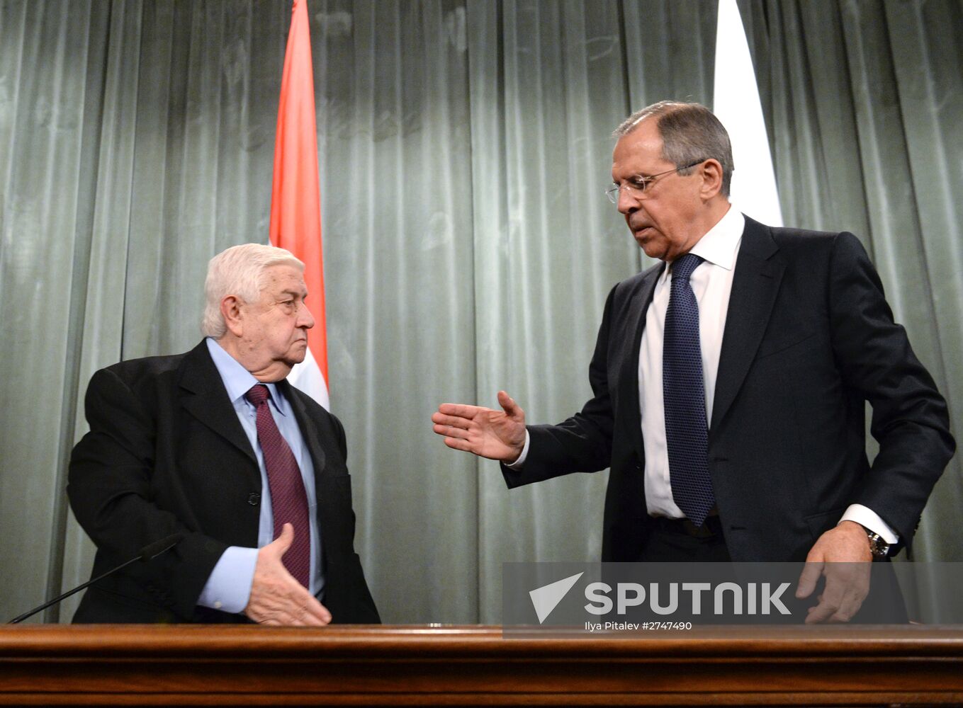 Foreign Minister Sergei Lavrov meets with Syrian counterpart, Walid al-Muallem