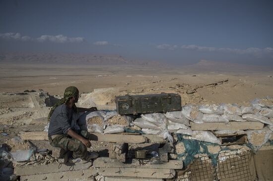 Forward positions of Syrian Armed Forces fighters near Palmyra