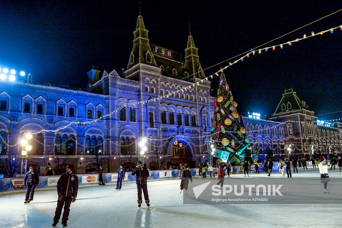 GUM Skating Rink and GUM Fair open at Red Square
