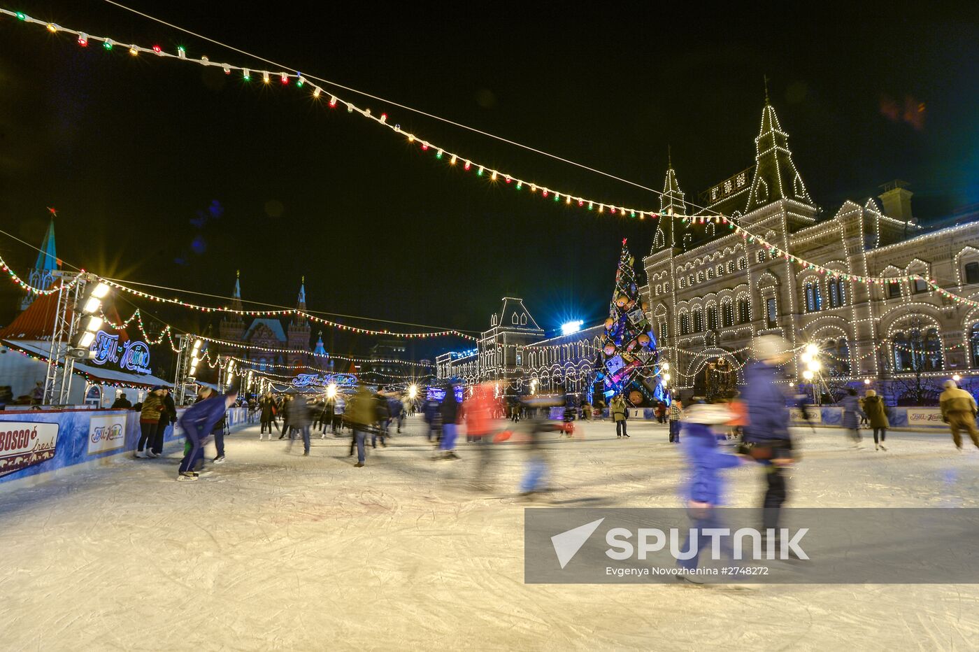 GUM Skating Rink and GUM Fair open at Red Square