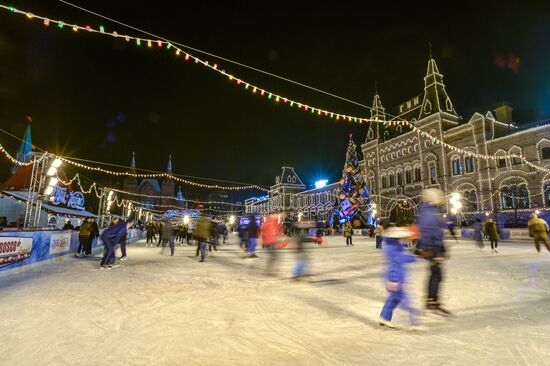 GUM Skating Rink and GUM Fair open at Red Square