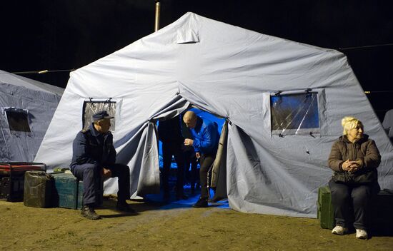 Russian Emergencies Ministry deploys tent comfort stations in Simferopol